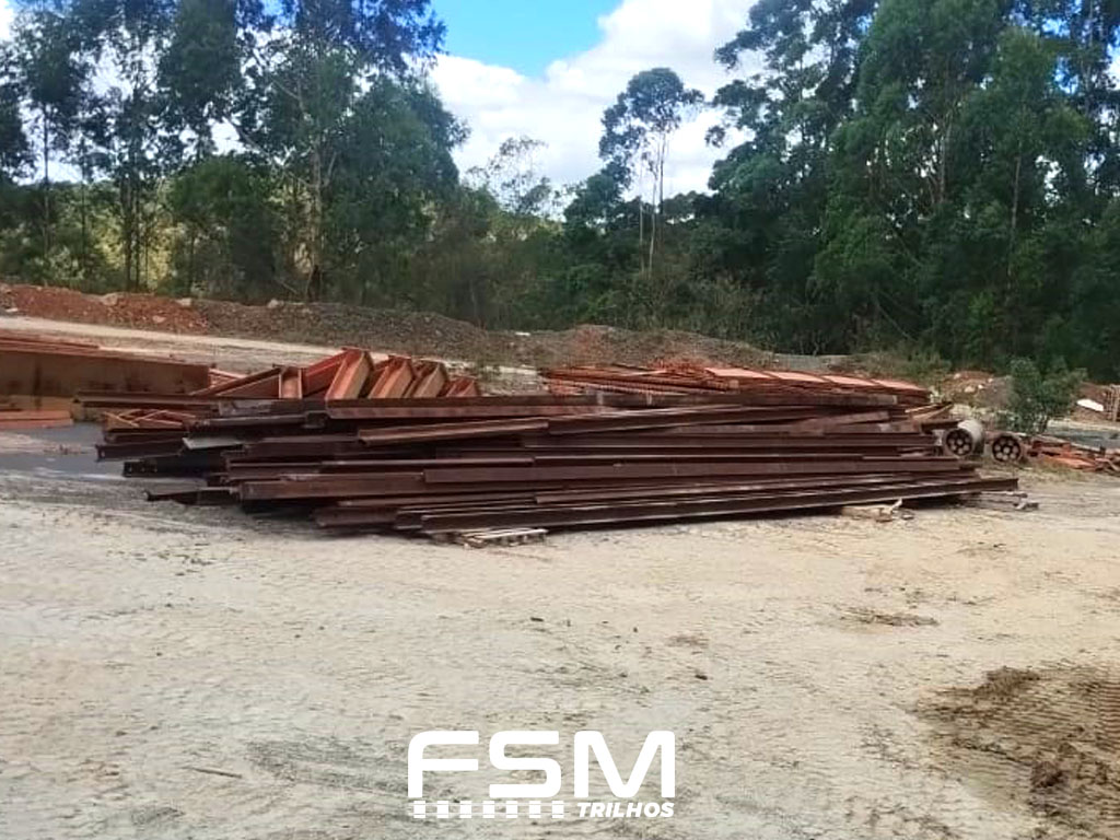 Carregamento de trilhos - FSM Trilhos do Brasil